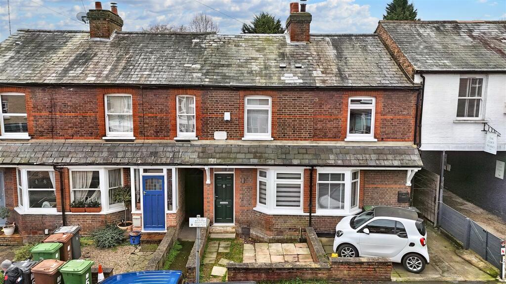 3 bed Mid Terraced House for rent in Radlett. From Aitchisons - Radlett