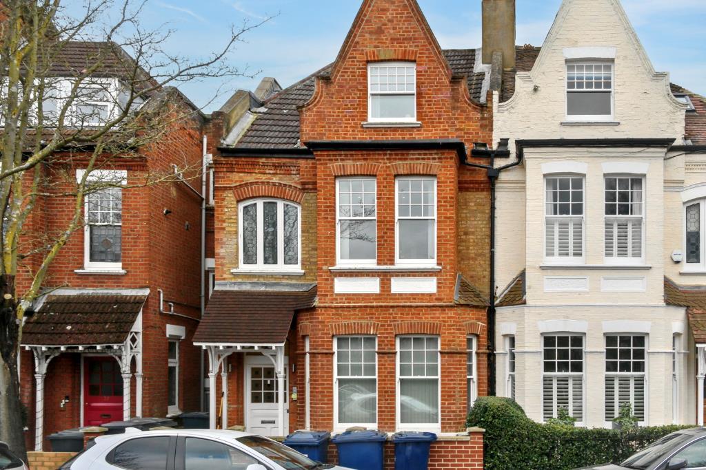 3 bed 1st Floor Flat for rent in London. From Aitchisons - Radlett