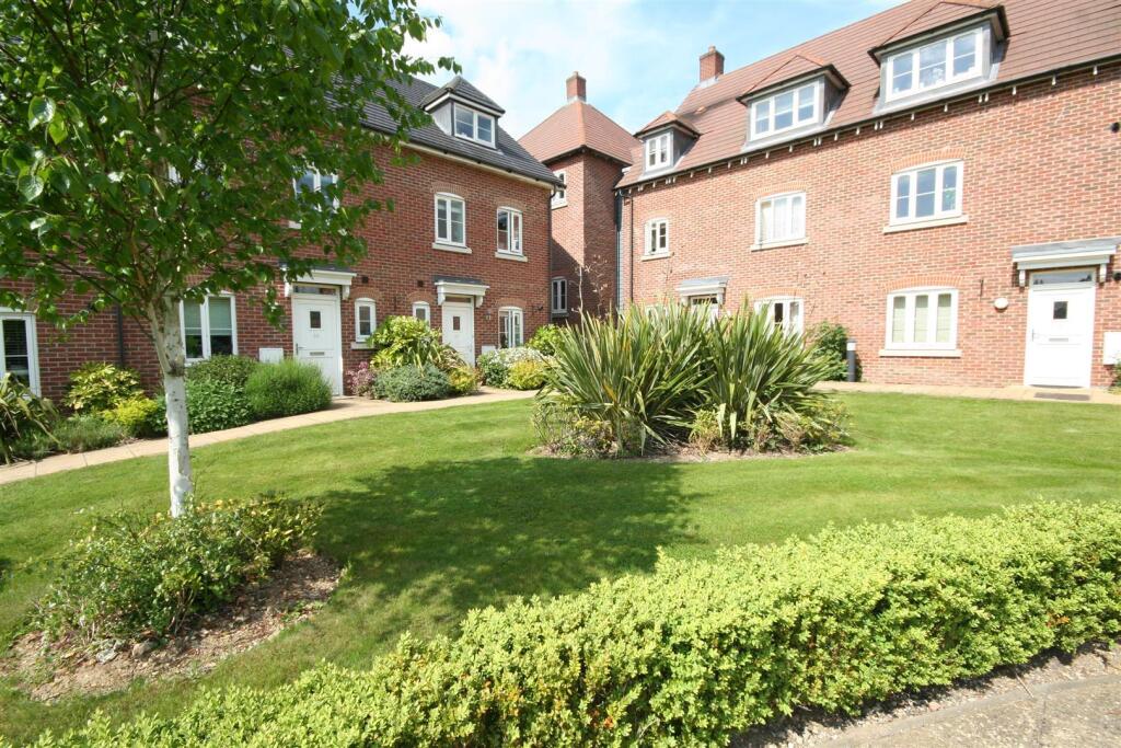 2 bed 1st Floor Flat for rent in Frogmore. From Aitchisons - Radlett