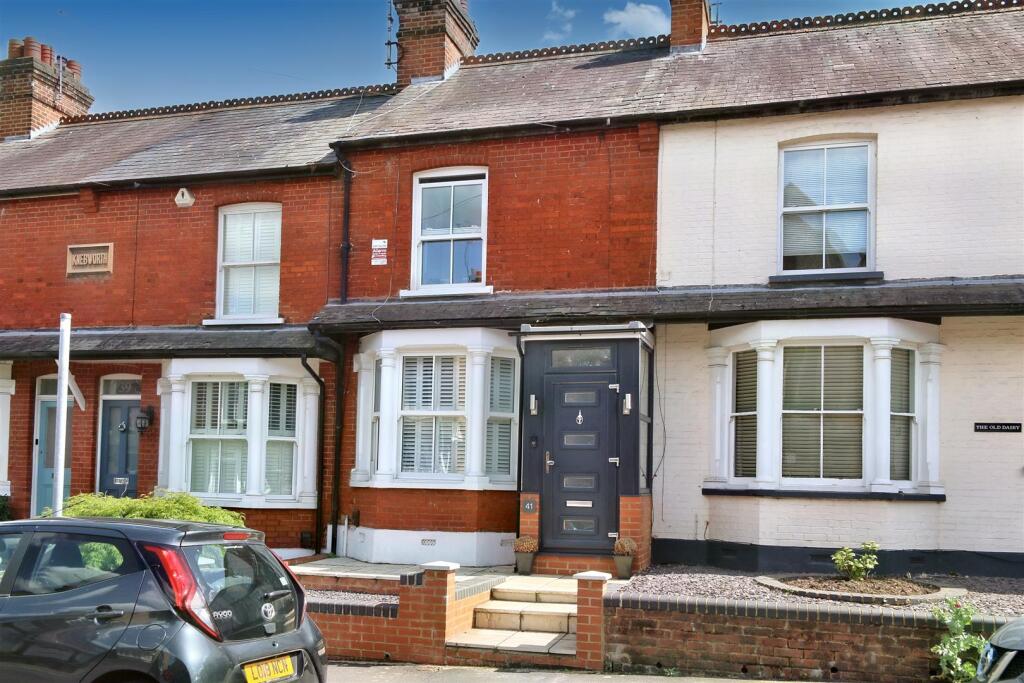 2 bed Mid Terraced House for rent in Radlett. From Aitchisons - Radlett