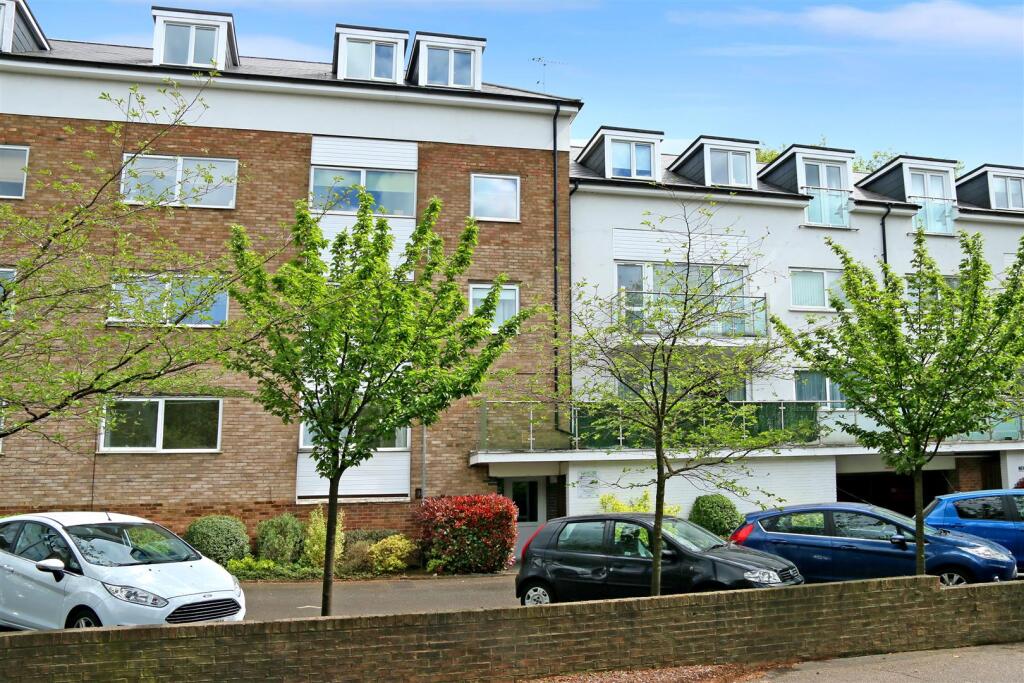 2 bed 1st Floor Flat for rent in Radlett. From Aitchisons - Radlett