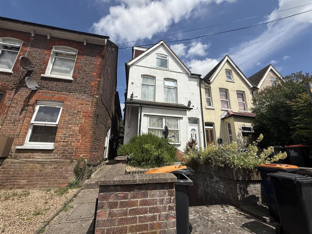 1 bed 1st Floor Flat for rent in Dunstable. From Robinsons - Dunstable