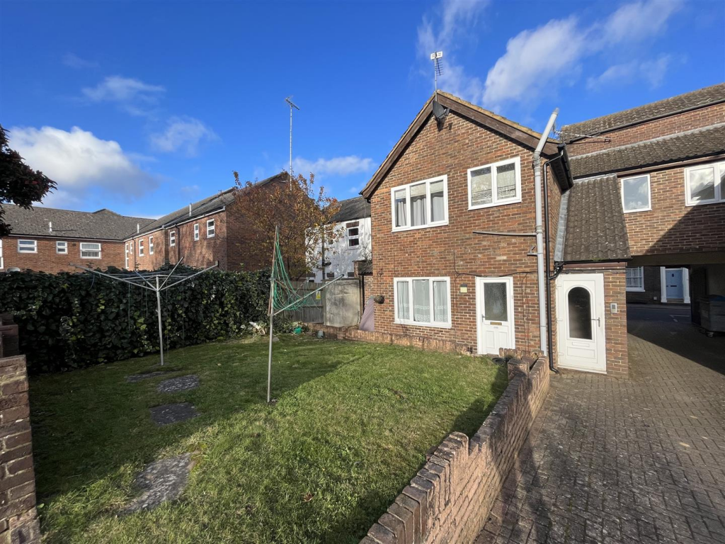 0 bed 1st Floor Flat for rent in Dunstable. From Robinsons - Dunstable