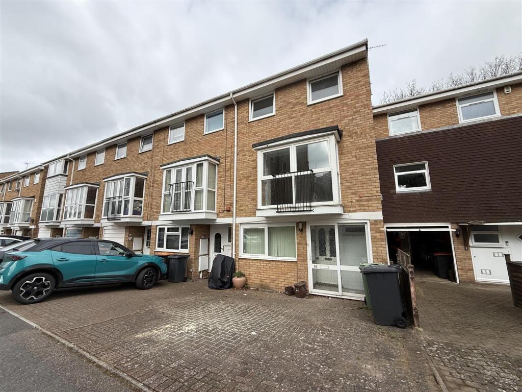 4 bed Mid Terraced House for rent in Dunstable. From Robinsons - Dunstable