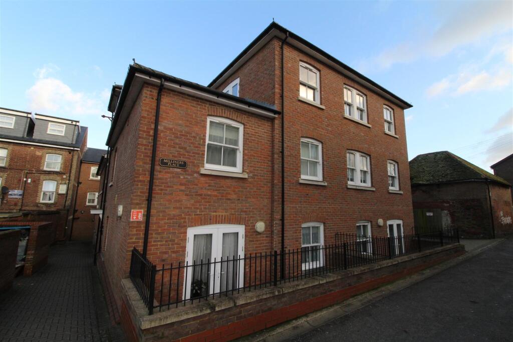 1 bed 1st Floor Flat for rent in Dunstable. From Robinsons - Dunstable