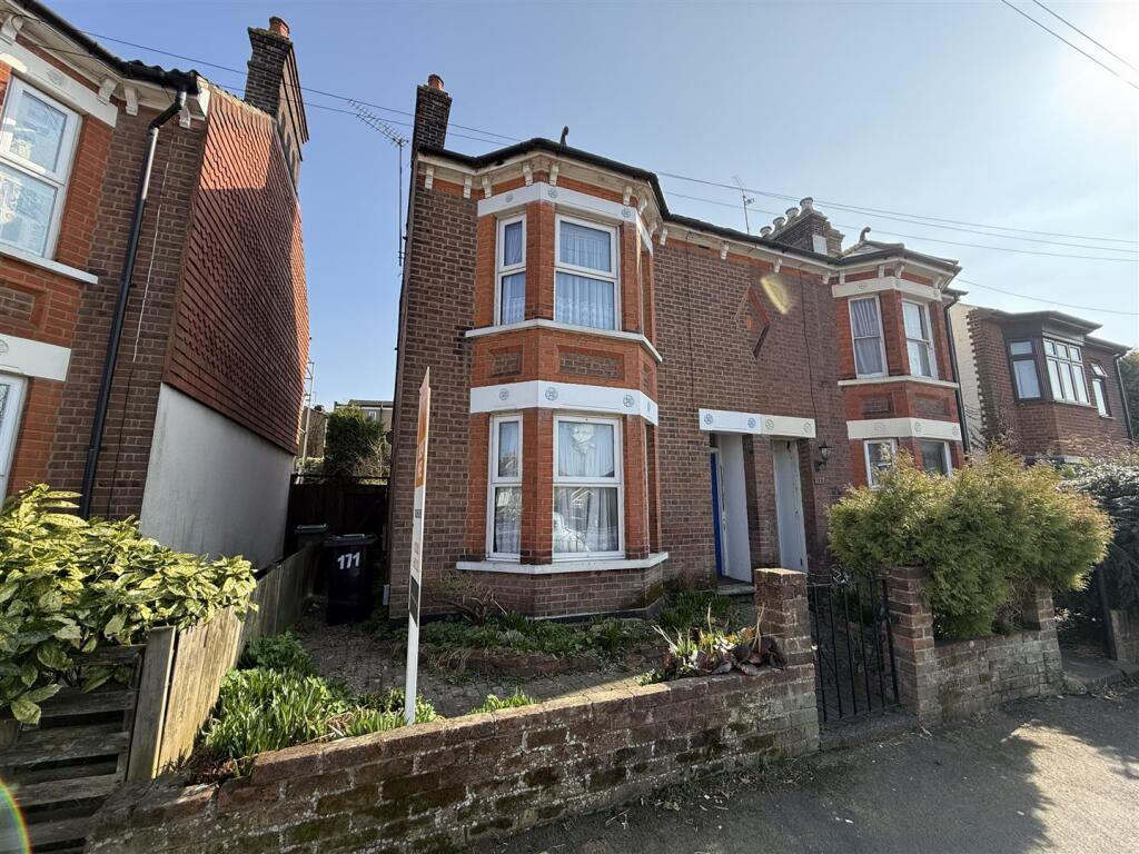 3 bed Semi Detached for rent in Dunstable. From Robinsons - Dunstable 3 bed Semi Detached for rent in Dunstable. From Robinsons - Dunstable