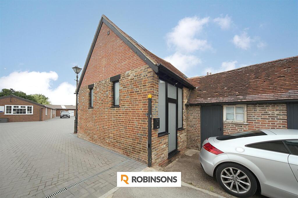 1 bed Mews for rent in Edlesborough. From Robinsons - Dunstable 1 bed Mews for rent in Edlesborough. From Robinsons - Dunstable
