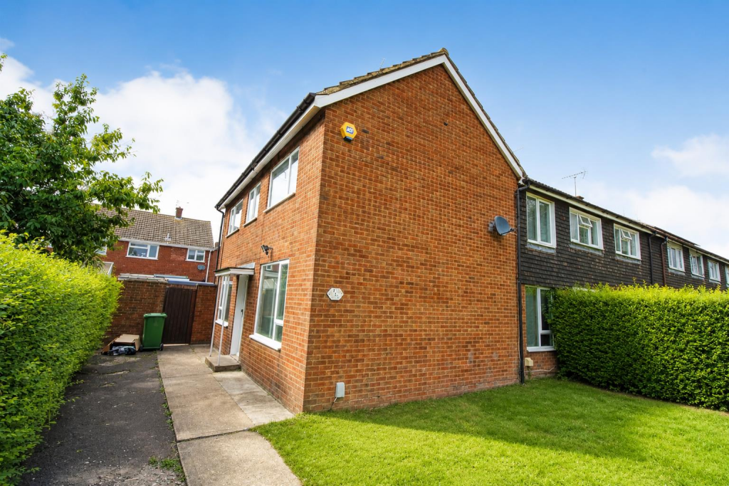 4 bed End of Terrace for rent in Dunstable. From Robinsons - Dunstable
