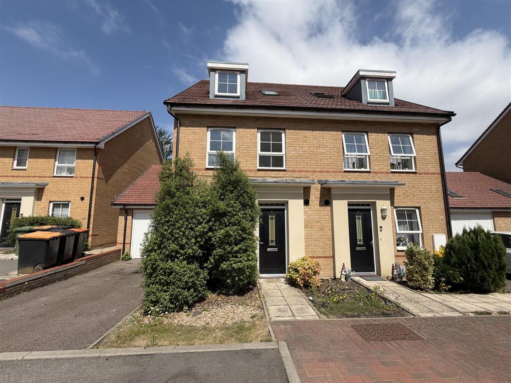 4 bed Semi Detached for rent in Dunstable. From Robinsons - Dunstable