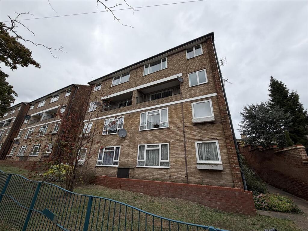 1 bed 1st Floor Flat for rent in Leighton Buzzard. From Robinsons - Dunstable