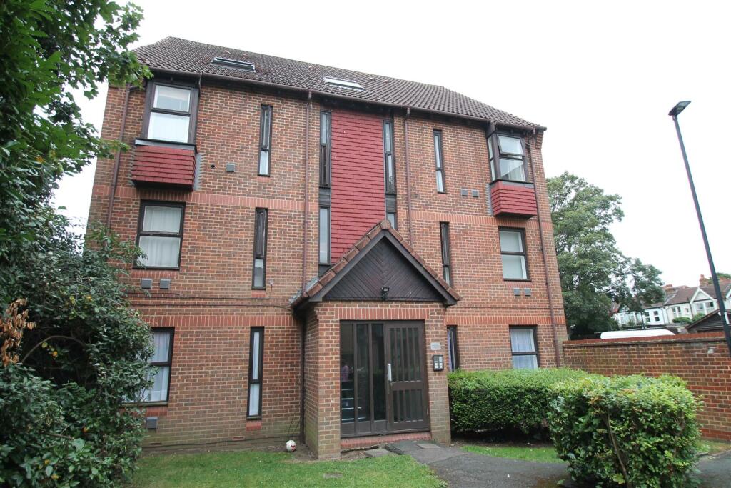 1 bed Flat for rent in Southgate. From Anthony Webb Estate Agents - Palmers Green