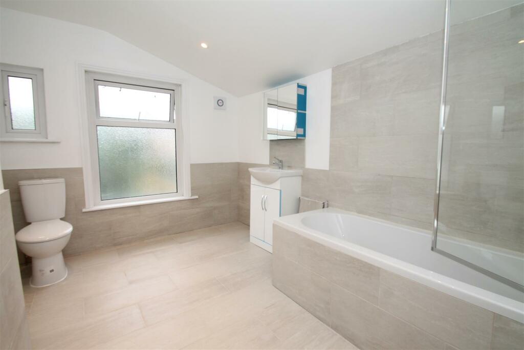 2 bed Detached House for rent in Edmonton. From Anthony Webb Estate Agents - Palmers Green
