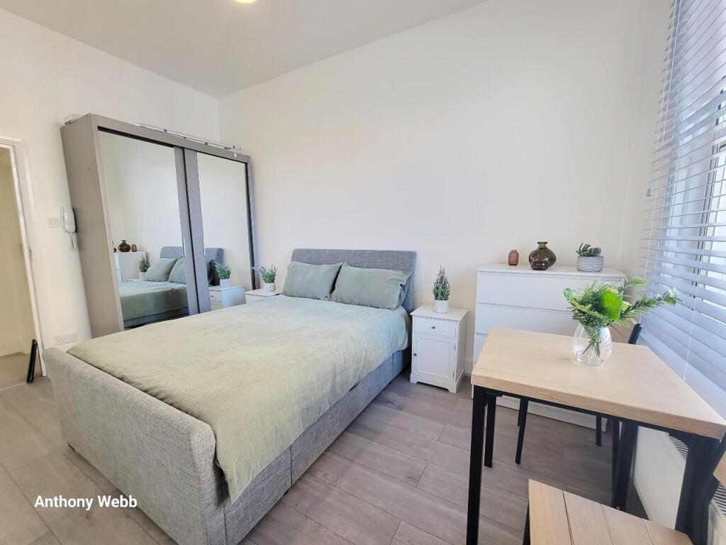 1 bed 1st Floor Flat for rent in Islington. From Anthony Webb Estate Agents - Palmers Green
