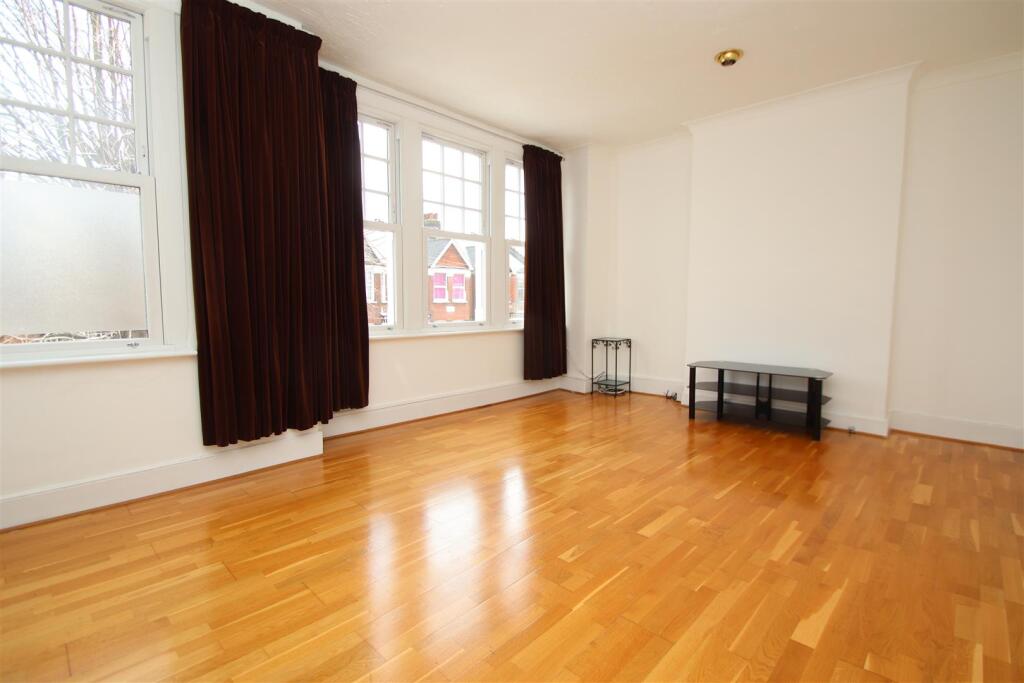2 bed 1st Floor Flat for rent in Southgate. From Anthony Webb Estate Agents - Palmers Green