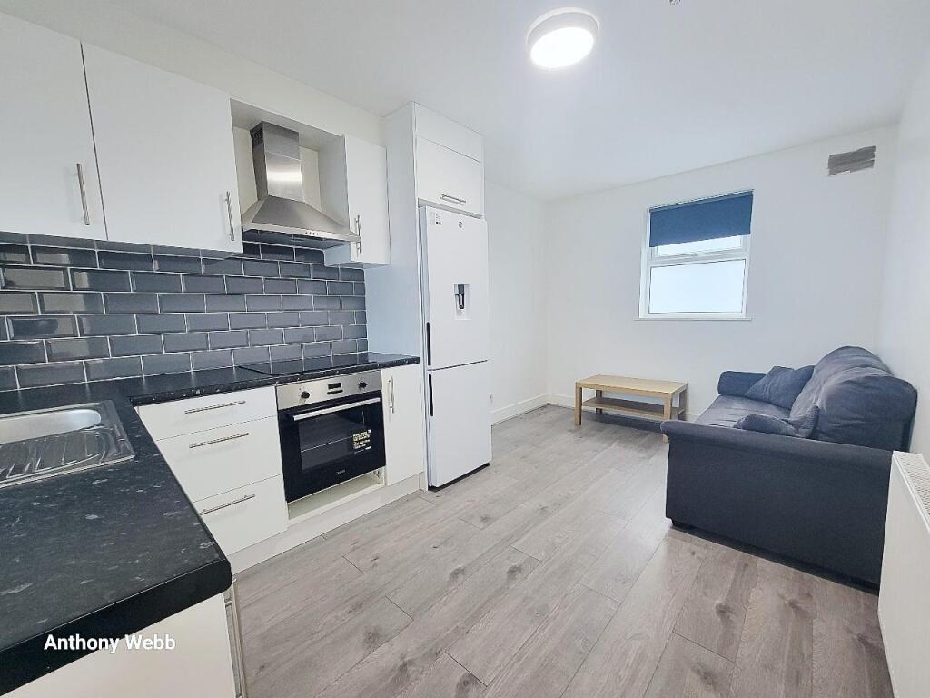 1 bed 1st Floor Flat for rent in Islington. From Anthony Webb Estate Agents - Palmers Green