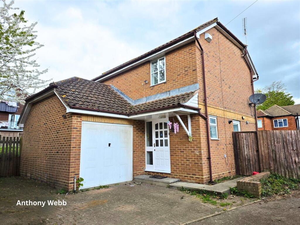 3 bed Detached for rent in Southgate. From Anthony Webb Estate Agents - Palmers Green 3 bed Detached for rent in Southgate. From Anthony Webb Estate Agents - Palmers Green