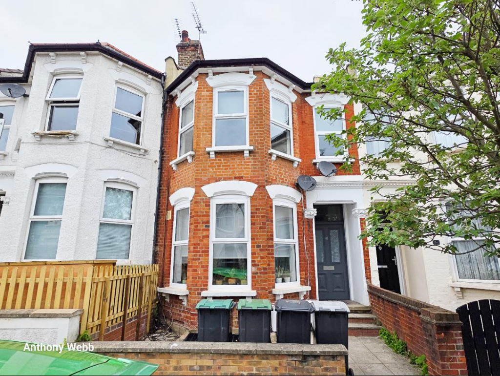 1 bed 1st Floor Flat for rent in Hornsey. From Anthony Webb Estate Agents - Palmers Green