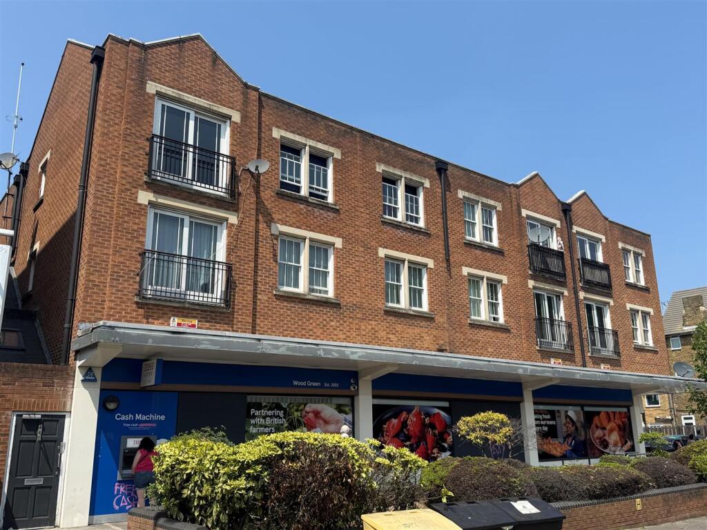 2 bed 1st Floor Flat for rent in Wood Green. From Anthony Webb Estate Agents - Palmers Green