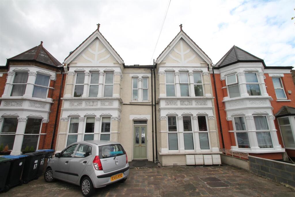1 bed 1st Floor Flat for rent in Wood Green. From Anthony Webb Estate Agents - Palmers Green