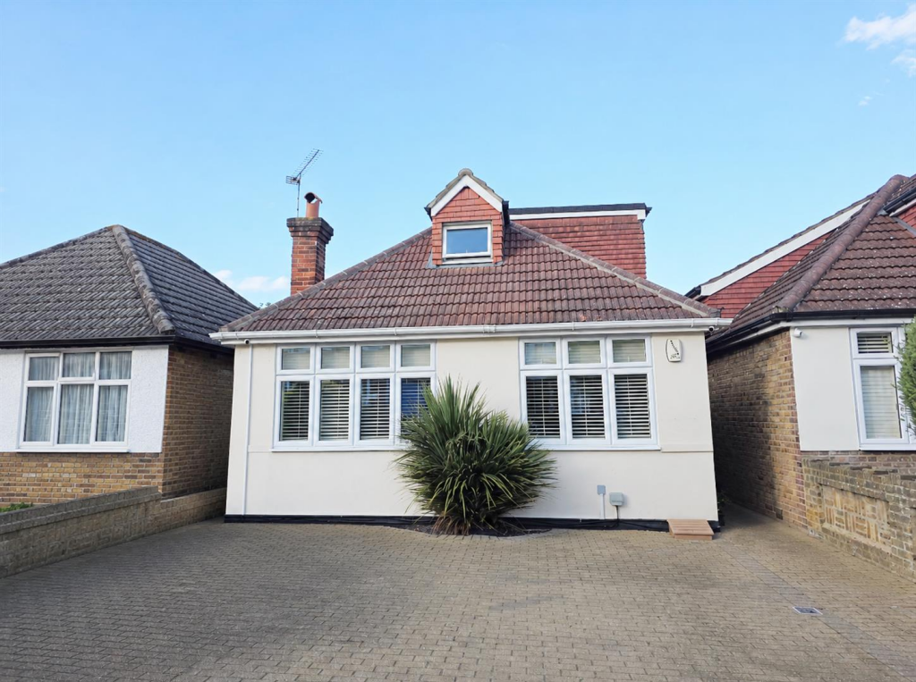 1 bed Detached for rent in Crews Hill. From Anthony Webb Estate Agents - Palmers Green