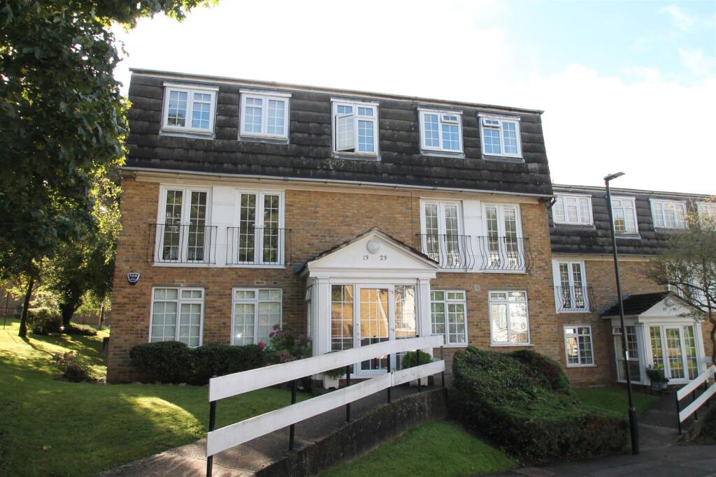 1 bed 1st Floor Flat for rent in Botany Bay. From Anthony Webb Estate Agents - Palmers Green