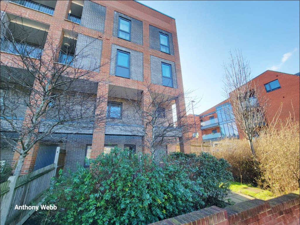 3 bed Annexe for rent in Southgate. From Anthony Webb Estate Agents - Palmers Green 3 bed Annexe for rent in Southgate. From Anthony Webb Estate Agents - Palmers Green