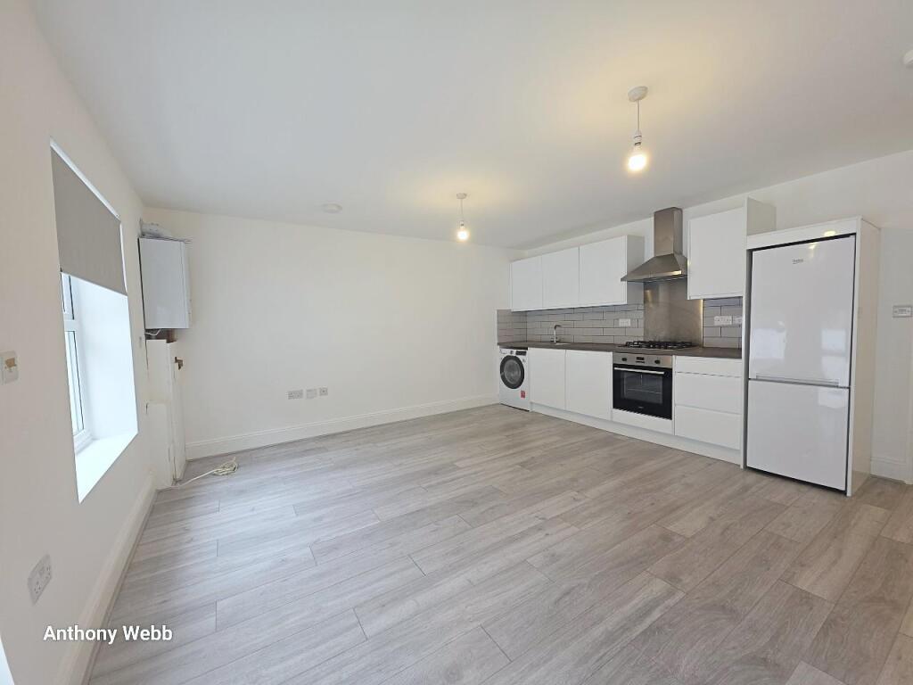 1 bed 1st Floor Flat for rent in Hornsey. From Anthony Webb Estate Agents - Palmers Green