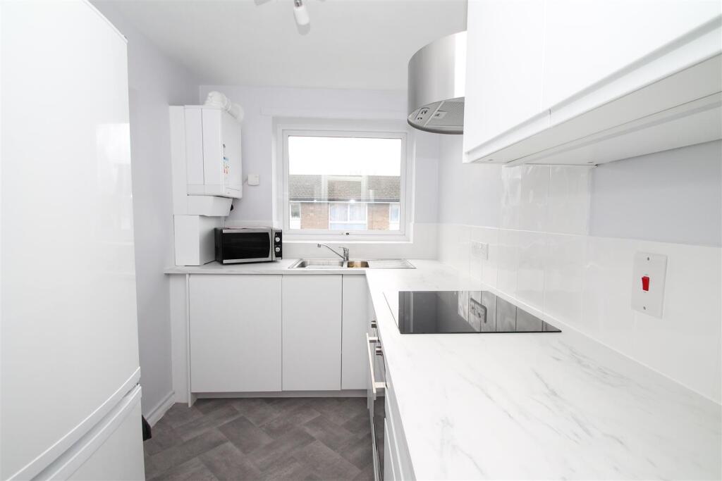 2 bed 1st Floor Flat for rent in Edmonton. From Anthony Webb Estate Agents - Palmers Green 2 bed 1st Floor Flat for rent in Edmonton. From Anthony Webb Estate Agents - Palmers Green