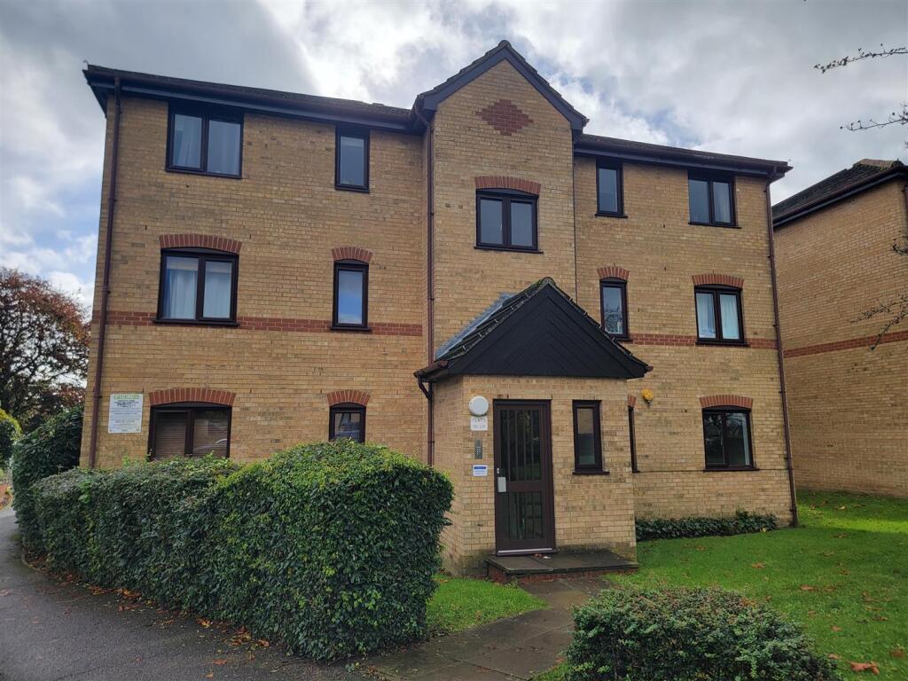 2 bed 1st Floor Flat for rent in Edmonton. From Anthony Webb Estate Agents - Palmers Green