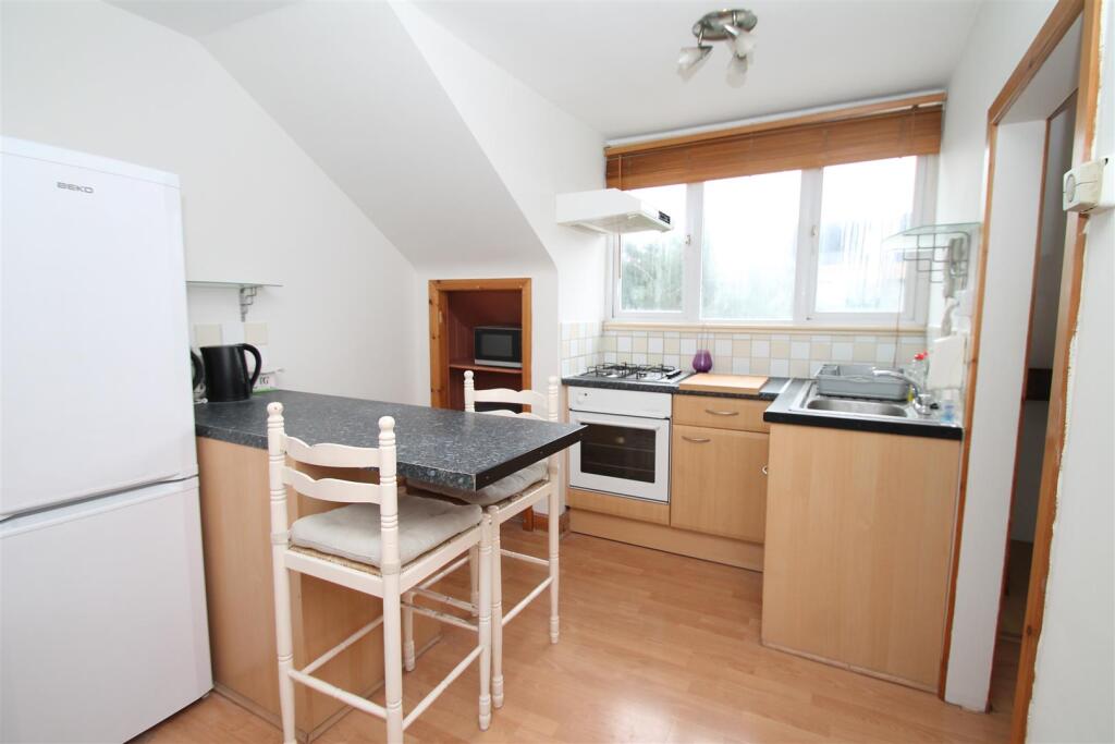 1 bed 1st Floor Flat for rent in London. From Anthony Webb Estate Agents - Palmers Green