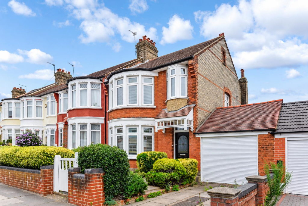 3 bed End of Terrace for rent in Southgate. From Anthony Webb Estate Agents - Palmers Green