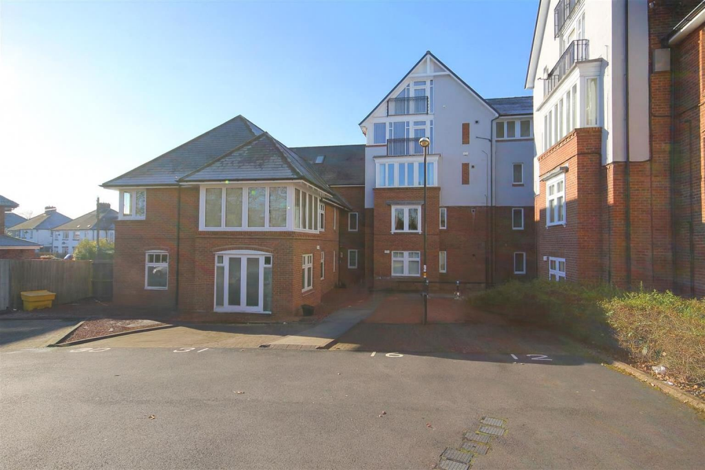 2 bed Apartment for rent in Durham. From Robinsons - Durham