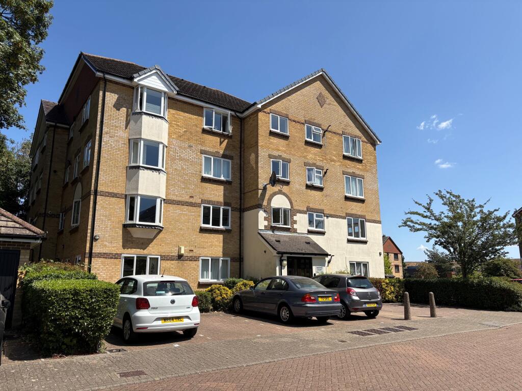 1 bed 1st Floor Flat for rent in Redhill. From Robinsons - Reigate