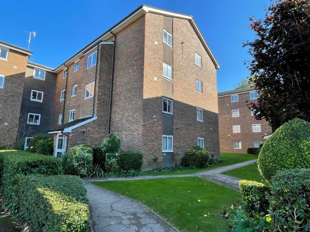 2 bed 1st Floor Flat for rent in Reigate. From Robinsons - Reigate