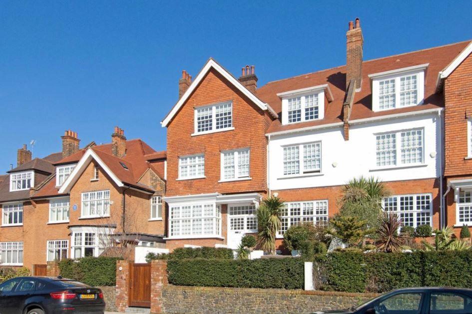 4 bed 1st Floor Flat for rent in London. From TK International - Hampstead