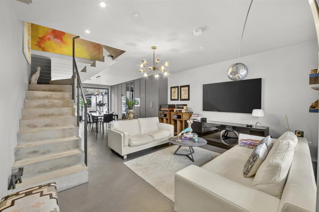 4 bed Detached for rent in London. From TK International - Hampstead