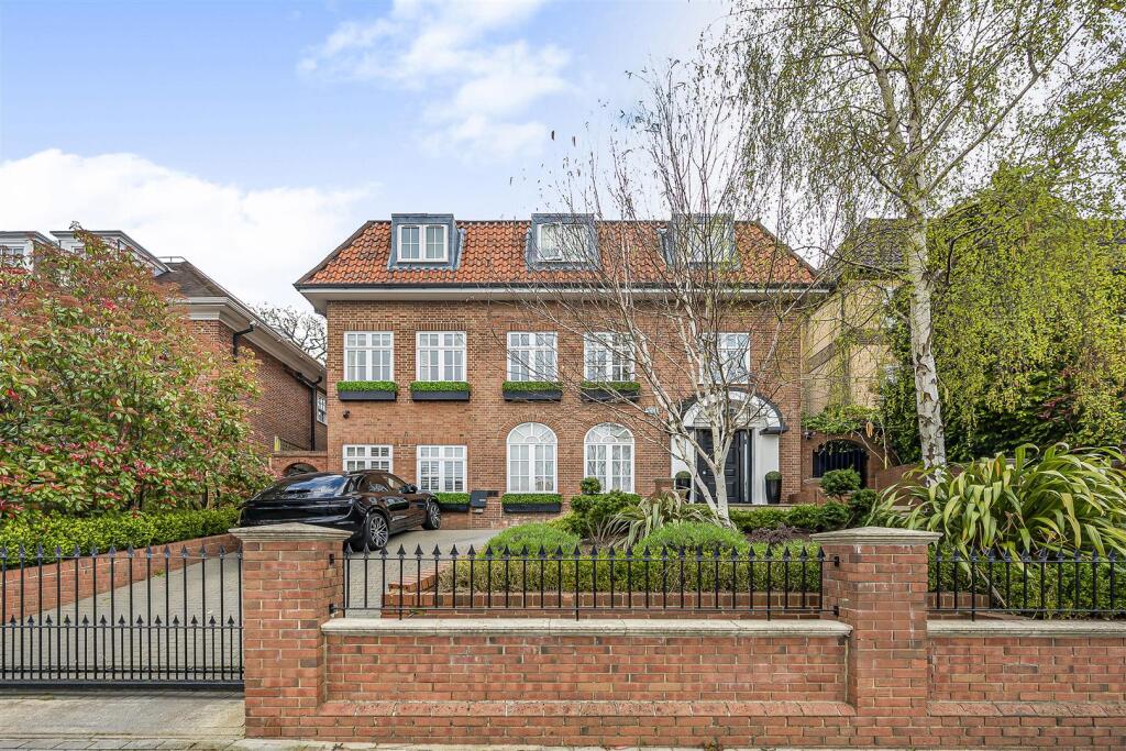 6 bed Detached for rent in Hampstead. From TK International - Hampstead