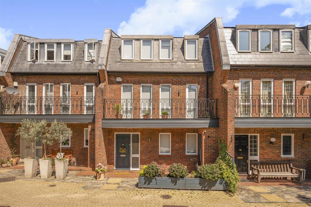 4 bed Detached for rent in Hampstead. From TK International - Hampstead