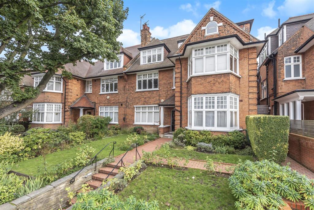 3 bed 1st Floor Flat for rent in Hampstead. From TK International - Hampstead