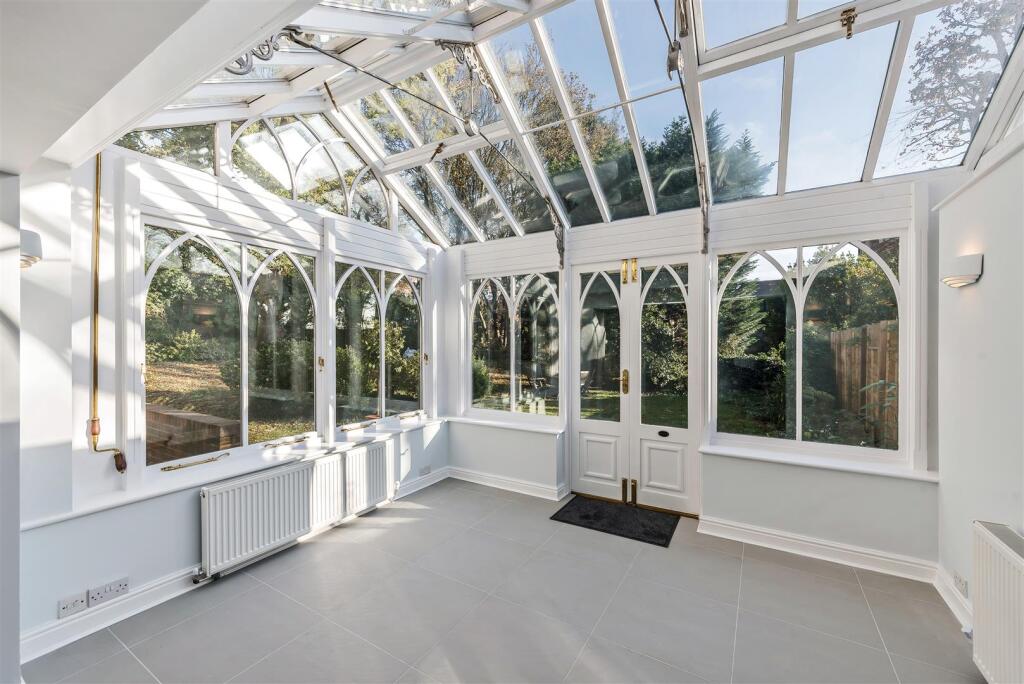 2 bed 1st Floor Flat for rent in Hampstead. From TK International - Hampstead