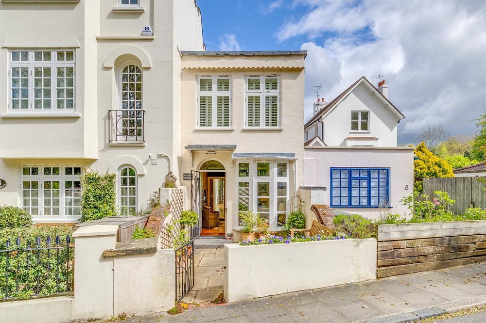 2 bed Detached for rent in Hampstead. From TK International - Hampstead