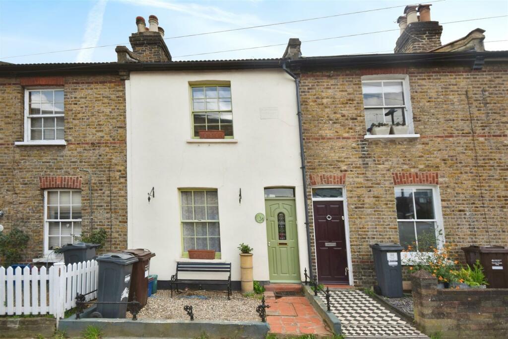 2 bed Cottage for rent in Brentford. From Quilliam Property Services