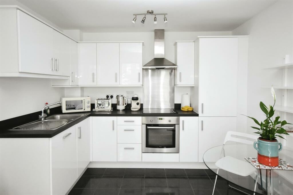 1 bed Apartment for rent in Brentford. From Quilliam Property Services