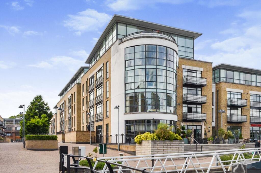 2 bed Apartment for rent in Brentford. From Quilliam Property Services