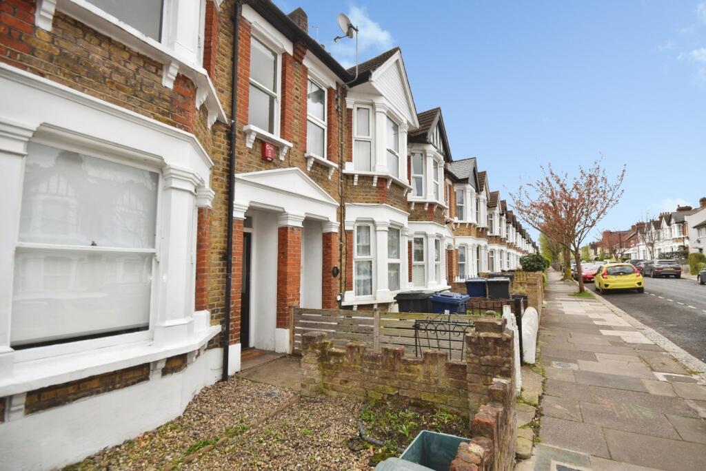 3 bed Mid Terraced House for rent in Brentford. From Quilliam Property Services