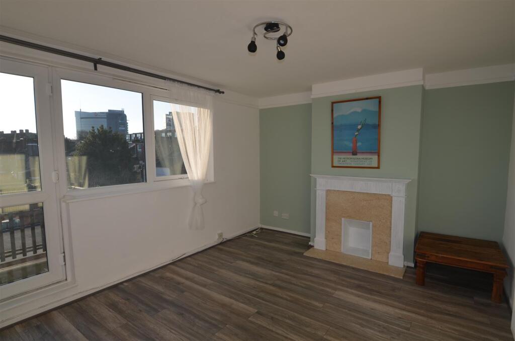 2 bed 1st Floor Flat for rent in Brentford. From Quilliam Property Services