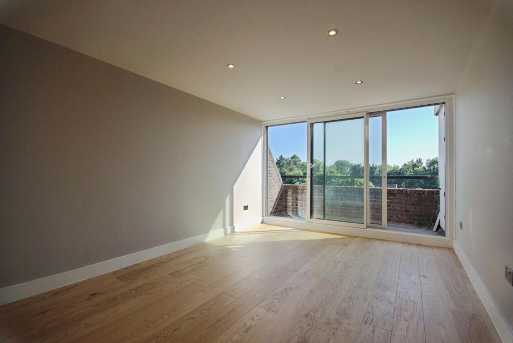 2 bed Apartment for rent in Brentford. From Quilliam Property Services
