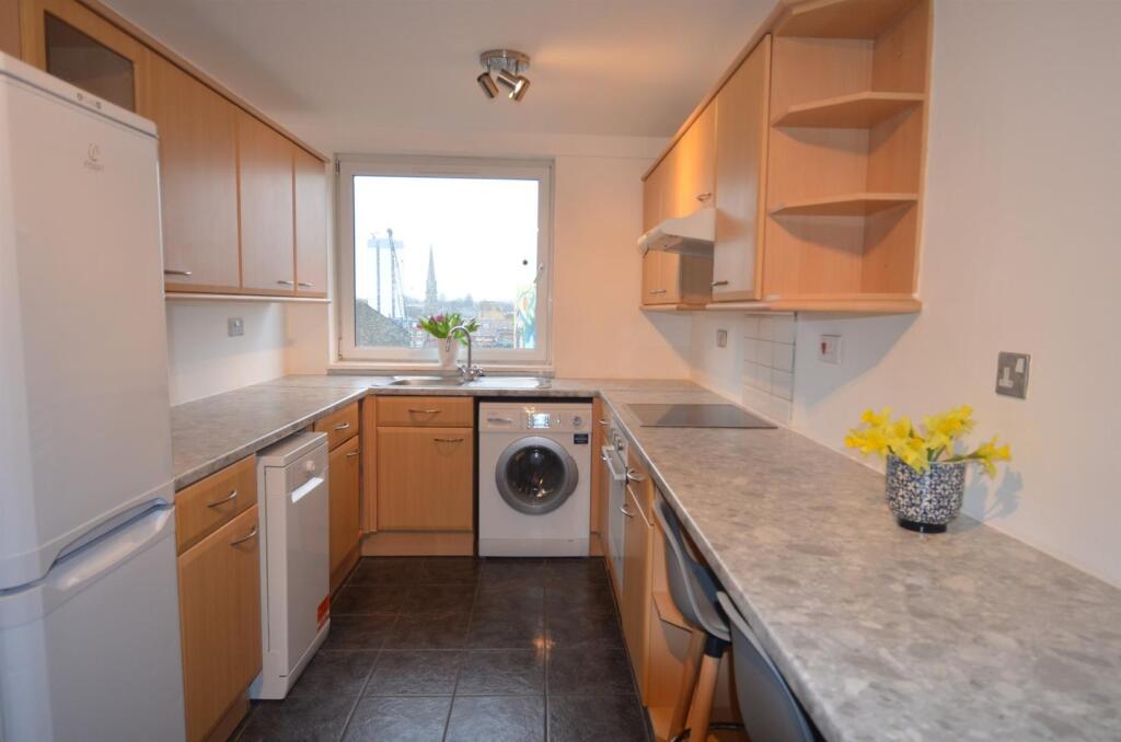 2 bed Apartment for rent in Brentford. From Quilliam Property Services