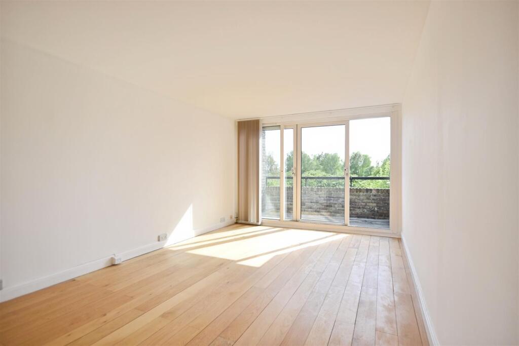 4 bed Detached for rent in Brentford. From Quilliam Property Services