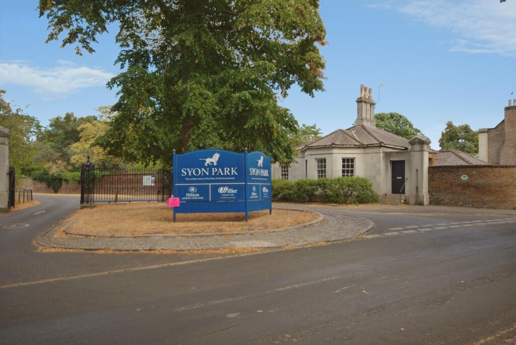 3 bed Detached for rent in Isleworth. From Quilliam Property Services 3 bed Detached for rent in Isleworth. From Quilliam Property Services